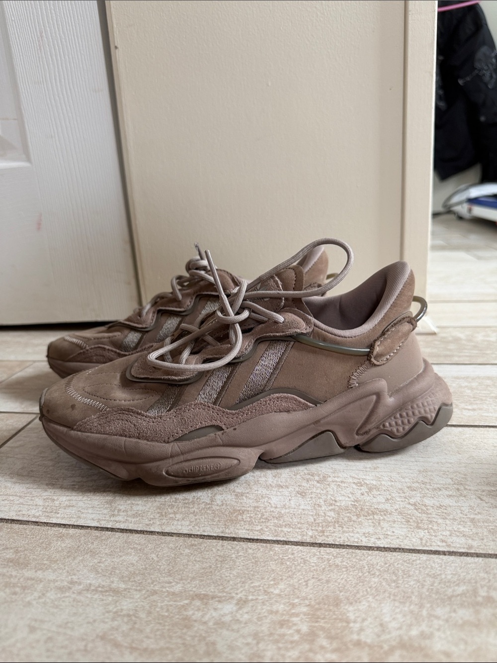 Adidas Sneakers